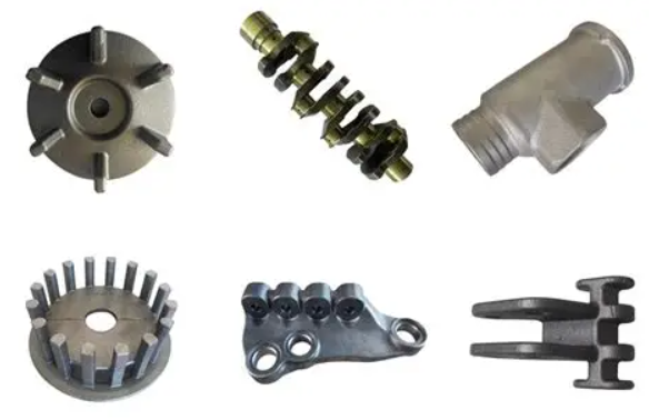 Wie sollen Flecken auf der Oberfläche von Gussstücken aus Sphäroguss entfernt werden?